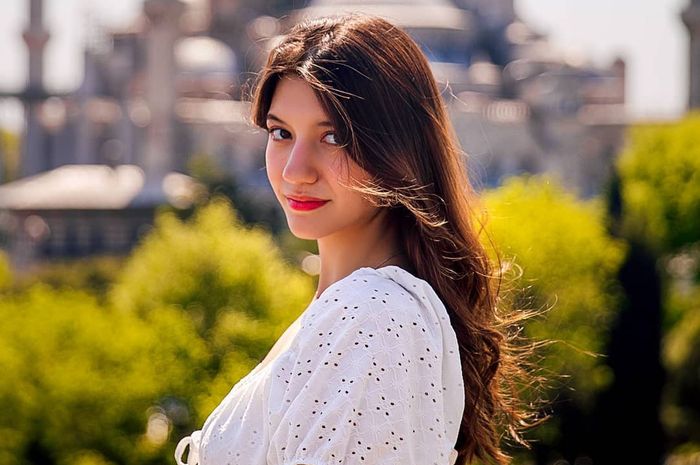 Intip Profil Cassandra Lee Si Artis Blasteran dari Banyak Negara - Kids