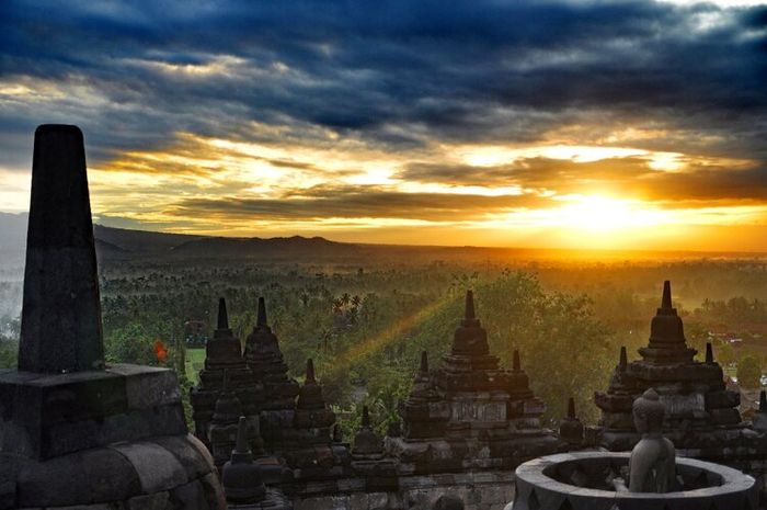 Mengenal Asal-Usul Sejarah Berdirinya Kerajaan Kediri di Indonesia - Adjar