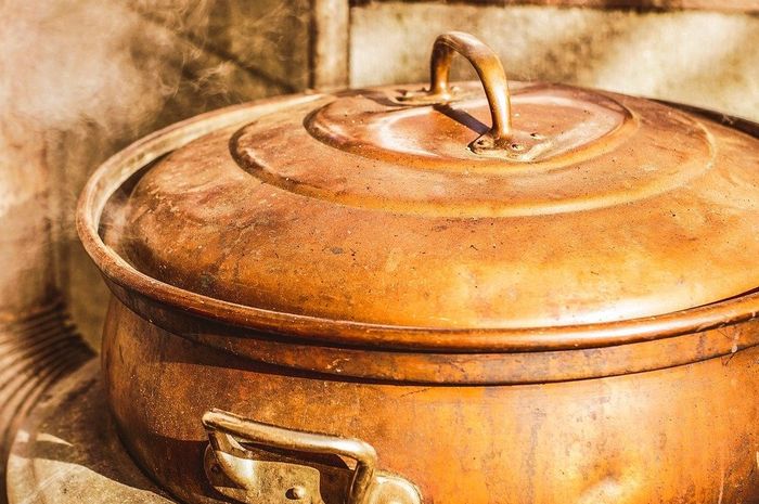 4 Cara Mudah Bersihkan Karat pada Peralatan Memasak, Salah Satunya