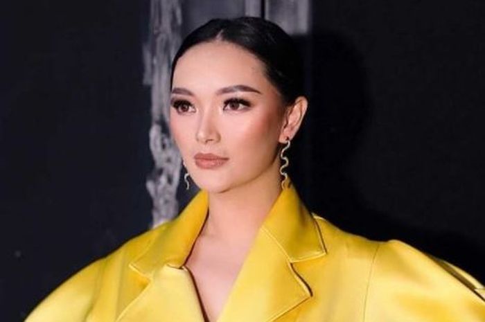 Dulu rela pontang-panting jualan buah cermai sampai dihina dan dihina, Intip penampakan rumah mewah Zaskia Goth bak istana setelah menikah dengan pengusaha kaya raya, halaman belakang bikin deg-degan