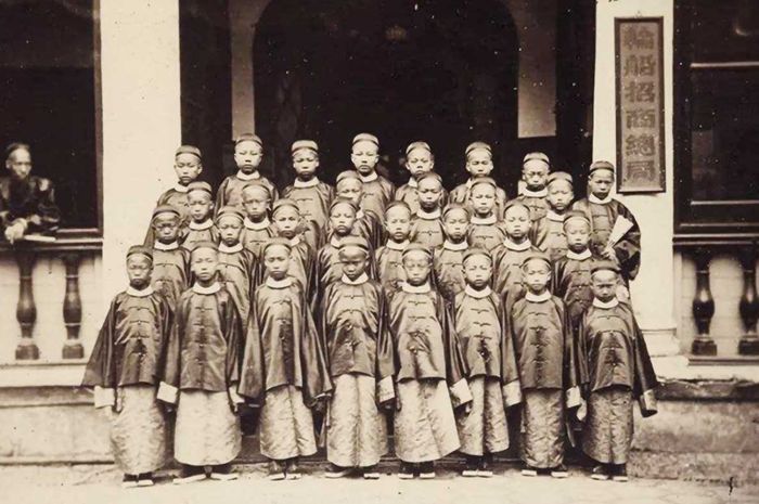 Rombongan pelajar dari China pertama yang dikirim ke luar negeri.