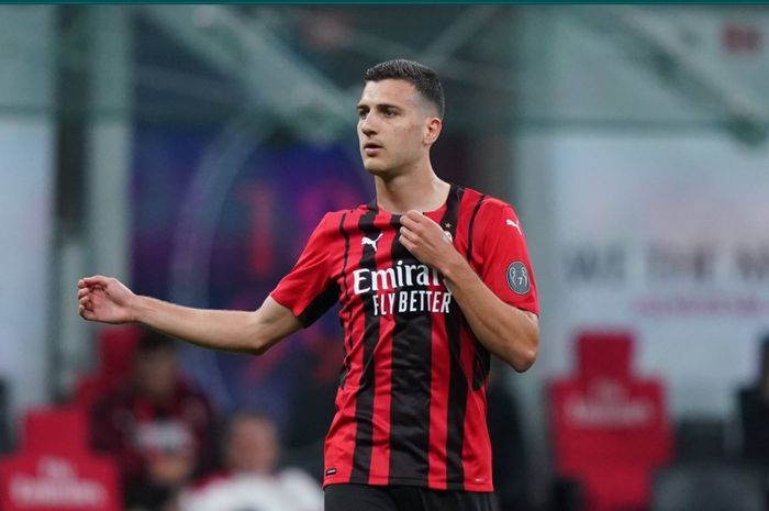 Bek pinjaman Manchester United yang bermain untuk AC Milan musim lalu, Diogo Dalot.