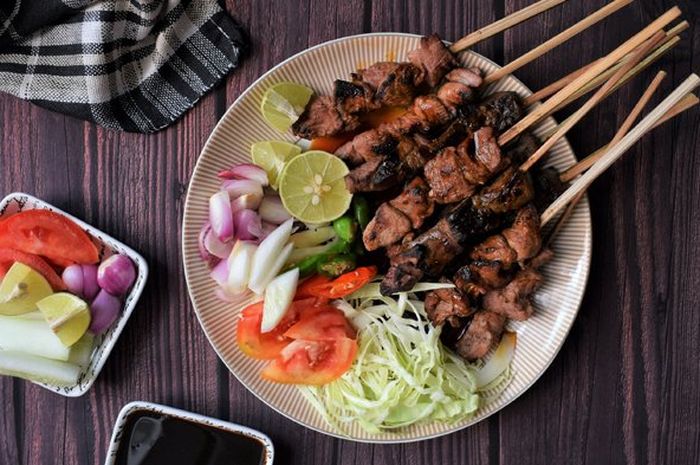 Wajib Tahu, Cara Mengatasi Pusing Akibat Kebanyakan Makan Daging, Minum