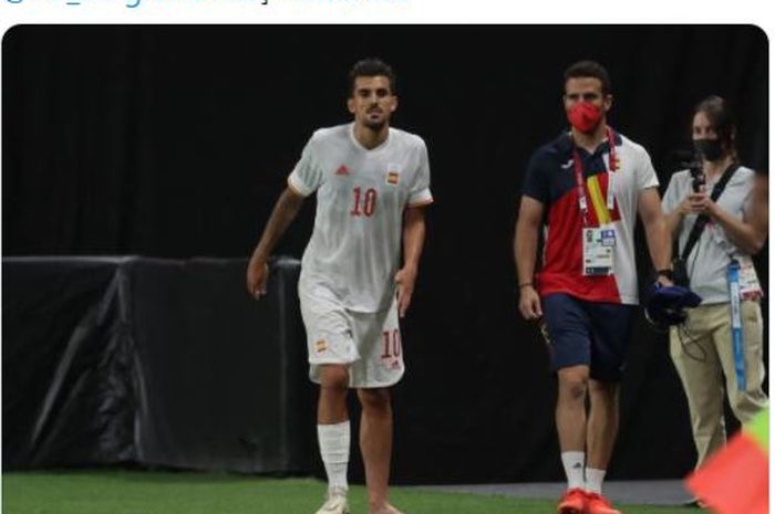 Gelandang timnas Spanyol, Dani Ceballos, mendapat cedera engkel saat bermain dalam matchday 1 Grup C Olimpiade Tokyo 2020.