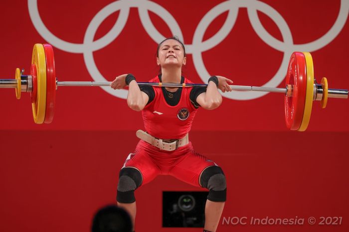 Aksi lifter putri Indonesia, Windy Cantika Aisah. 