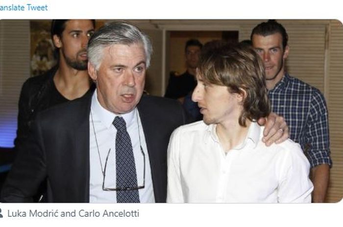 Momen kebersamaan Luka Modric (kanan) dan Carlo Ancelotti (kiri).
