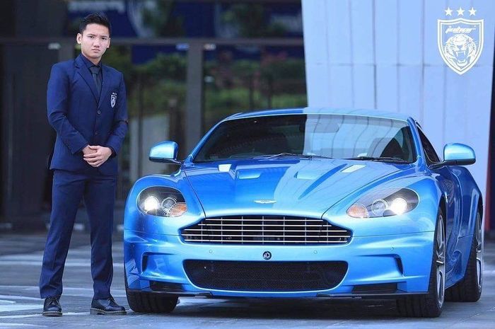 Pemain asal Indonesia, Syahrian Abimanyu menjadi model sponsor baru Johor Darul Tazim, Aston Martin.