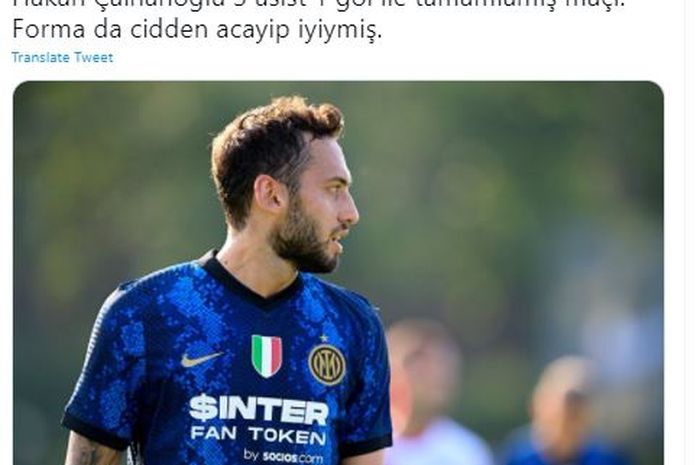 Penampilan Hakan Calhanoglu saat Inter menang atas Crotone dalam laga pramusim di Suning Training Centre, Appiano Gentile, Rabu (28/7/2021).