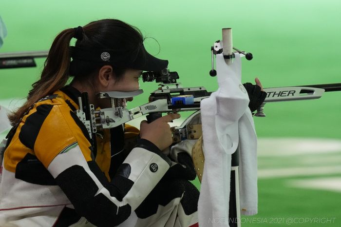 Atlet menembak Indonesia, Vidya Rafika Rahmatan Toyyiba saat tampil pada nomor Women's 50 meter Rifle Three Positions di Asaka Shooting Range, Jepang, Sabtu (31/7/2021).