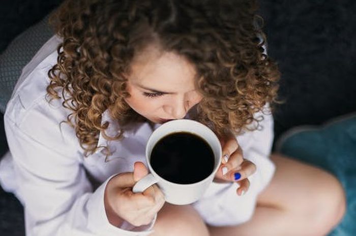 Minum kopi efektif buat perut rata lebih cepat