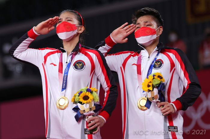 Greysia Polii/Apriyani Rahayu saat victory ceremony Olimpiade Tokyo 2020, Senin (2/8/2021)