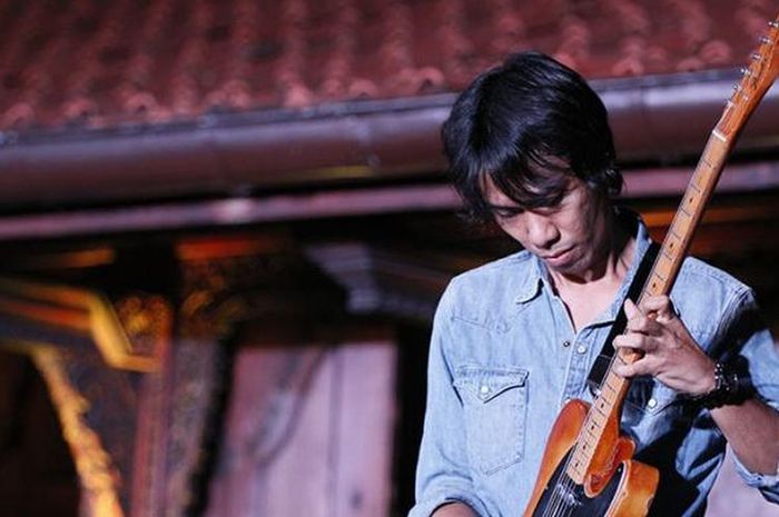 Innalillahi Wa Innailaihi Rojiun, Gitaris Sheila On 7 Berduka, Sosok