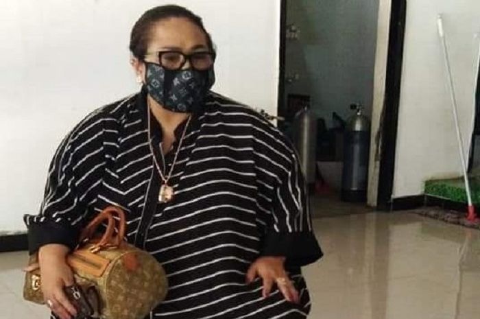 Nunung dituding bangkrut karena jarang terlihat di TV lagi