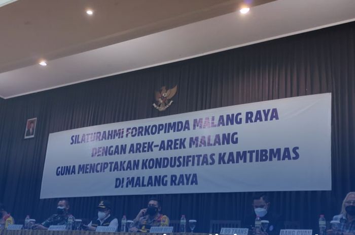 Kapolresta Malang, AKBP Budi Hermanto, SIK, Msi dalam acara Silaturahmi Forkompimda dengan Arek-Arek Malang dalam menjaga kondusifitas kamtibmas di Malang Raya di salah satu hotel di Malang  