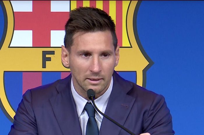 Eks winger Barcelona, Ronald de Boer, mengkritik kebijakan transfer Blaugrana yang membuat Lionel Messi gagal bertahan.