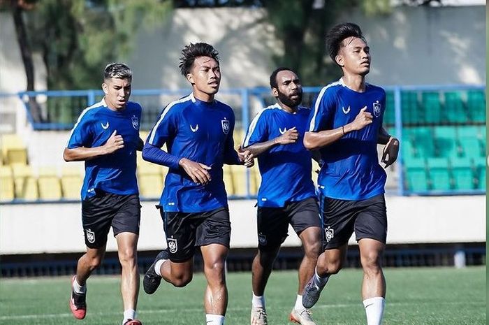 Skuad PSIS Semarang menjalani latihan bersama di Stadion CItarum