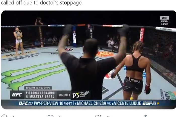 Victoria Leonardo dinyatakan kalah dari Melissa Gatto lewat penghentian dokter dalam laga UFC 265, Minggu (8/8/2021) di Houston. 