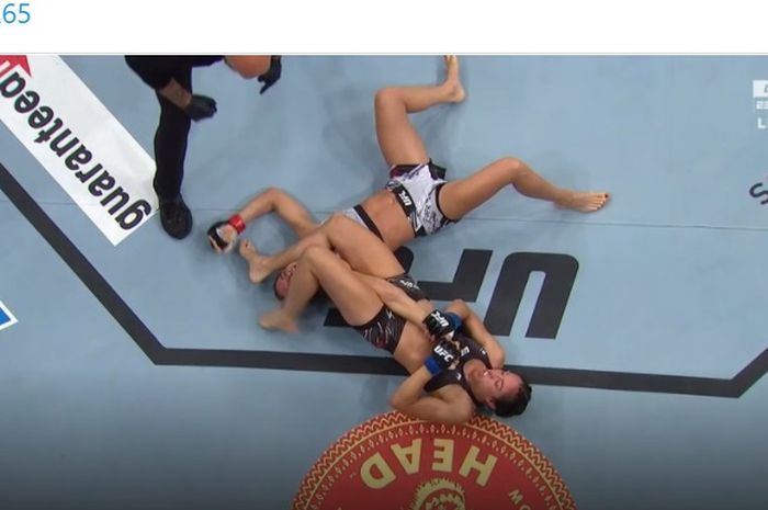 Kuncian armbar membawa Jessica Penne mengalahkan Karolina Kowalkiewicz di UFC 265, Minggu (8/8/2021) WIB.