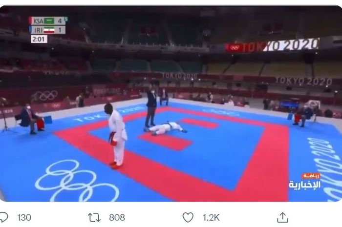 Momen Sajad Ganjzadeh terkapar di atas tatami oleh tendangan maut jagoan Karate asal Arab Saudi, Tareg Ali Hamedi pada final Olimpade Tokyo 2021 cabor Karate Kumite (7/8/2021).