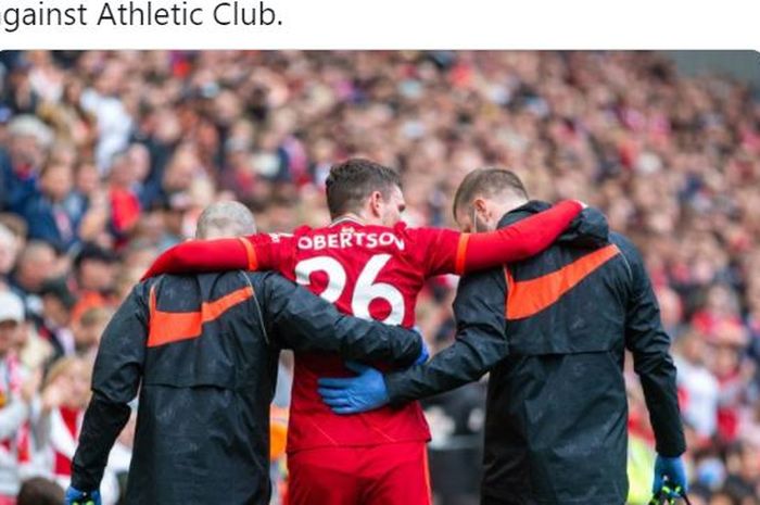 Bek kiri Liverpool, Andrew Robertson, cedera dalam laga uji coba kontra Athletic Club di Stadion Anfield, Minggu (8/8/2021).