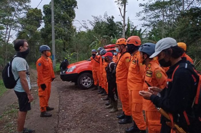 Nekat Mendaki Sendiri, Seorang WNA Terpaksa Bermalam di Puncak Gunung Sang Hyang