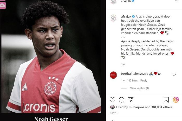 Poster ucapan belasungkawa Ajax Amsterdam untuk meninggalnya Noah Gesser