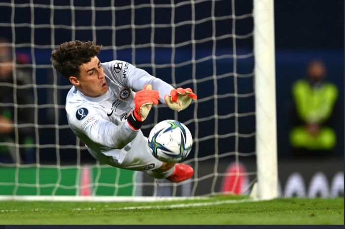 Kepa Arrizabalaga menjadi pahlawan Chelsea dalam adu penalti melawan Villarreal di laga Piala Super Eropa, Rabu (11/8/2021) di Belfast. 