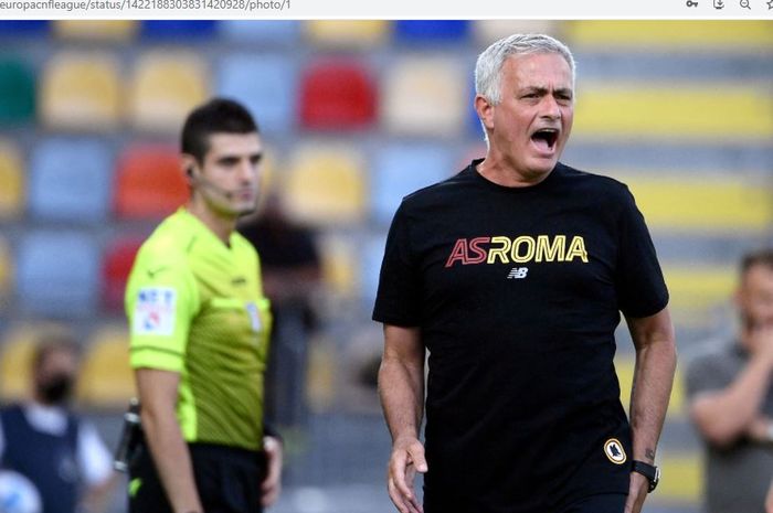 Jose Mourinho tak menyesal karena dulu pernah menolak tawaran melatih AC Milan. Ia justru senang dengan keputusannya.