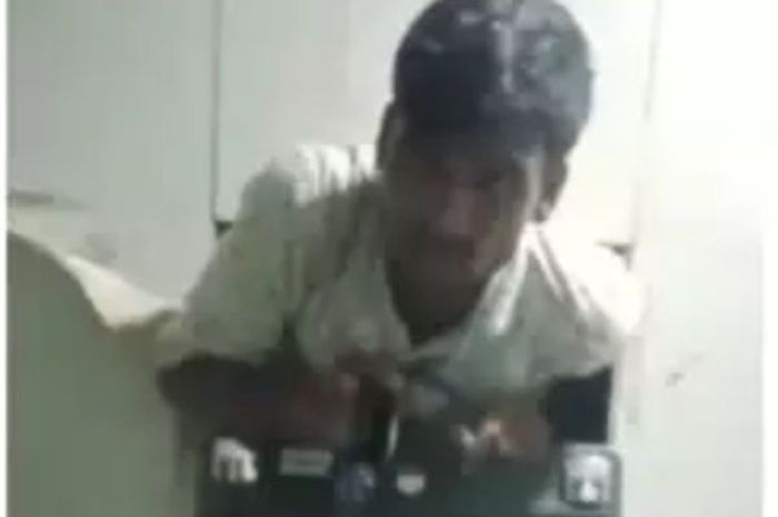 Terlalu Berisik saat Jebol Mesin ATM, Maling Ini Digeruduk Warga