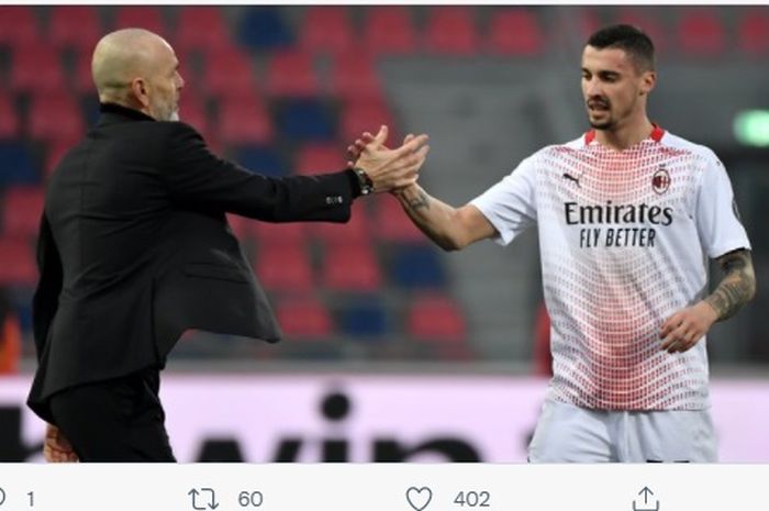 Gelandang AC Milan, Rade Krunic, dan pelatih Stefano Pioli.