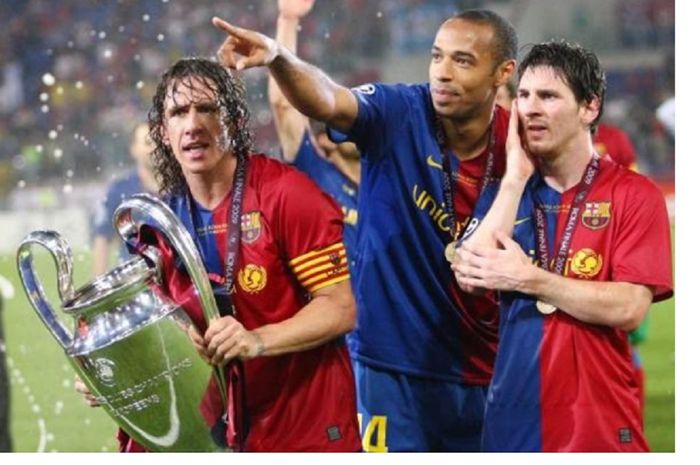 Barcelona di era Thierry Henry (tengah) bermain dengan Lionel Messi dan lini serang yang kuat, tapi juga dengan pertahanan solid yang dipimpin Carles Puyol.