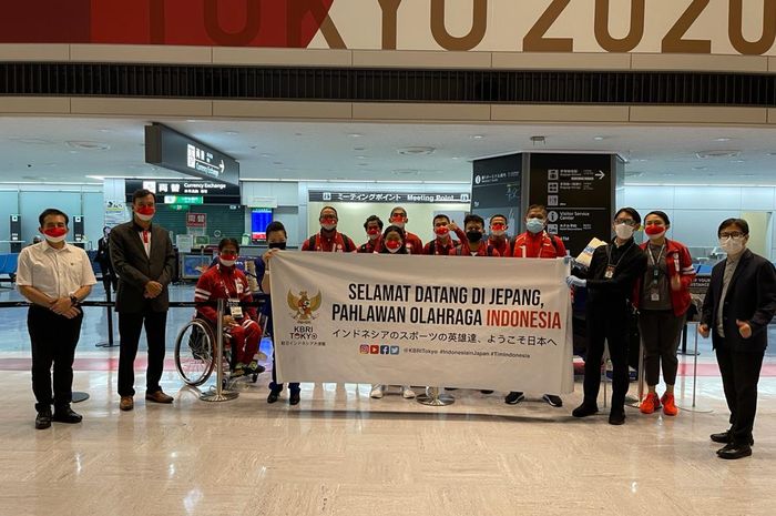 Kloter pertama kontingen Indonesia untuk Olimpiade Tokyo 2020 tiba di Bandara Narita, Jepang, pada Selasa (17/8/2021) sore waktu setempat.
