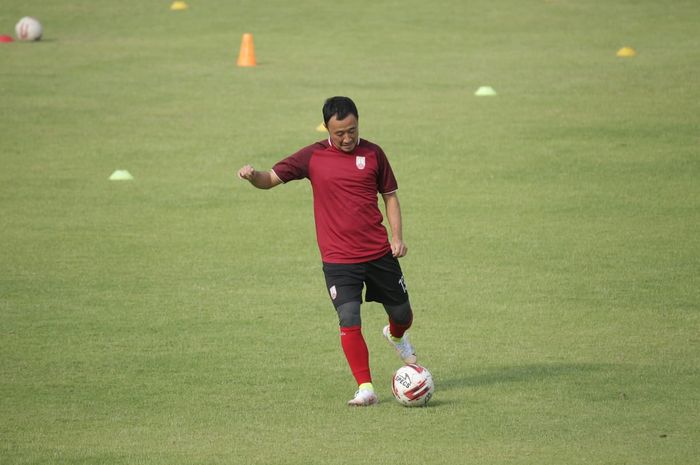 Persis Solo mendapat tandatangan pemain senior Yu Hyun-koo.  