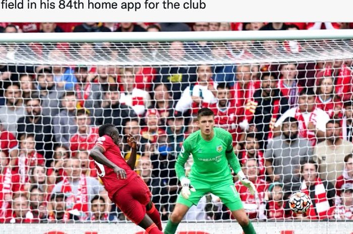 Pemain Liverpool, Sadio Mane, mencetak gol ke gawang Burnley di Anfield, Sabtu (21/8/2021).