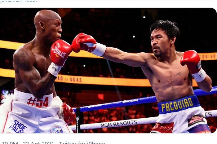 Aksi Manny Pacquiao (kanan) saat lakoni duel tinju terakhirnya sebelum pensiun melawan Yordenis Ugas pada Minggu (22/8/2021) WIB.