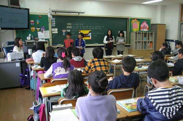 ContohContoh Hak dan Kewajiban sebagai Warga Masyarakat, Materi Kelas