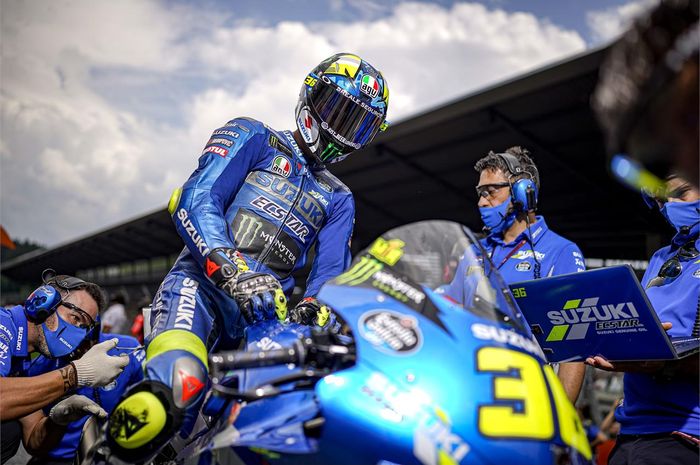 Pembalap Suzuki Ecstar, Joan Mir, saat bersiap-siap untuk balapan MotoGP Austria di Red Bull Ring, Austria, 15 Agustus 2021.