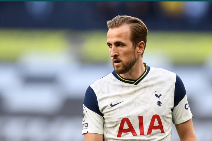 Penyerang Tottenham Hotspur, Harry Kane, memutuskan untuk bertahan setelah spekulasi yang beredar menyebutkan dirinya bakal berlabuh ke Manchester City.