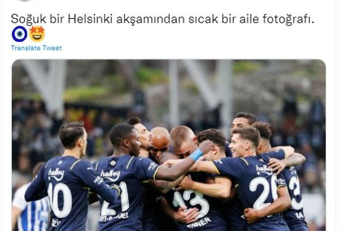 Selebrasi pemain Fenerahce usai mengalahkan HJK Helsinki dalam laga leg kedua babak play-off Liga Europa musim 2021-2022