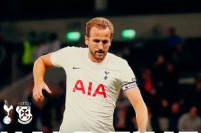 Harry Kane usai mencetak gol ke gawang Pacos dalam laga leg kedua Kualifikasi UEFA Conference League pada Kamis (26/8/2021). 