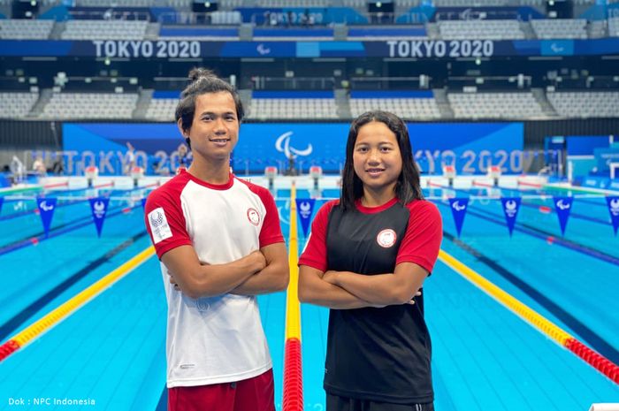 Dua atlet para renang Indonesia, Syuci Indriani (kanan) dan Jendi Pangabean (kiri)