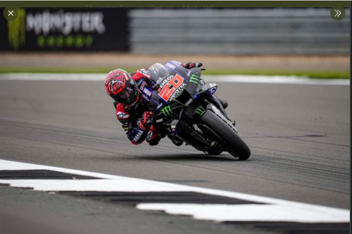 Pembalap Monster Energy Yamaha, Fabio Quartararo, saat mengaspal pada MotoGP Inggris 2021.