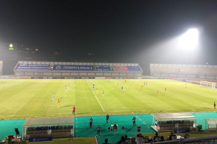 Suasana pertandingan Bhayangkara FC kontra Persiraja di Stadion Indomilk Arena, Tangerang pada Minggu (29/8/2021).