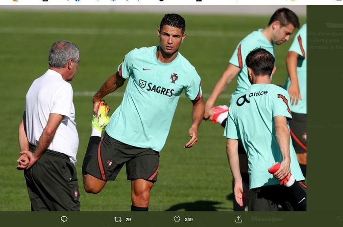 Cristiano Ronaldo dalam sesi latihan timnas Portugal jelang duel kualifikasi Piala Dunia 2022 kontra Rep Irlandia (1/9/2021).
