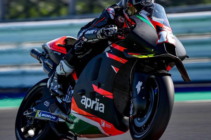 Maverick Vinales dengan tunggangan barunya Aprilia RS-GP   