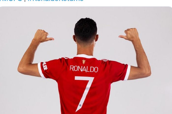 Megabintang Manchester United, Cristiano Ronaldo, melewati capaian Lionel Messi dengan memecahkan rekor penjualan jersey.