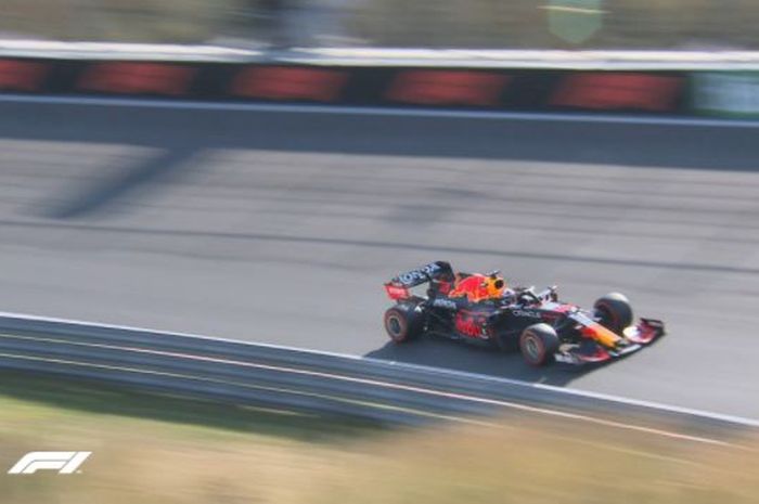 Pembalap Red Bull Racing, Max Verstappen, saat sesi kualifikasi F1 GP Belanda 2021 di Sirkuit Zandvoort, Belanda, Sabtu (4/9/2021). 