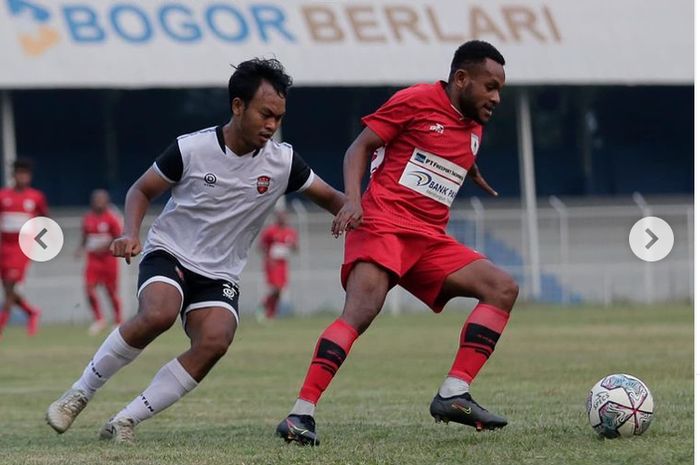 Persipura Jayapura saat menjalani laga uji coba melawan Depok City FC, di Stadion Padjajaran, Bogor, Sabtu (4/9/2021).