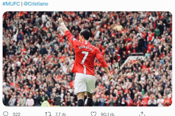 Cristiano Ronaldo kini kembali menjadi kebanggaan fans Manchester United.