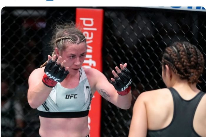 Jagoan asal Liverpool, Molly McCann, mengalahkan Ji Yeon Kim di UFC Vegas 36, Minggu (5/9/2021) dini hari WIB.